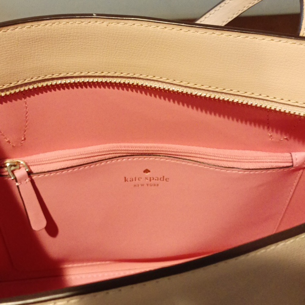 Kate Spade Adel Tote Bag Beige with Pink Interior like New with matching wallet! - Picture 2 of 10